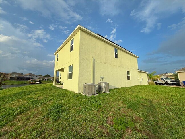 Building Photo - 5001 Center Ct