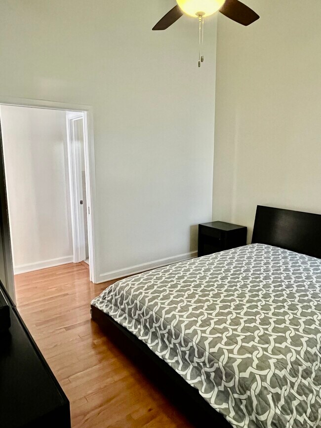 Bedroom - 31 N Venice Blvd