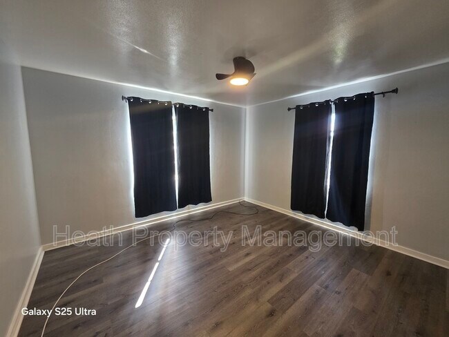 Building Photo - 1425 40th St S