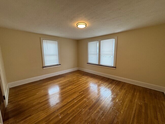 Building Photo - 1442 Plain Ave NE