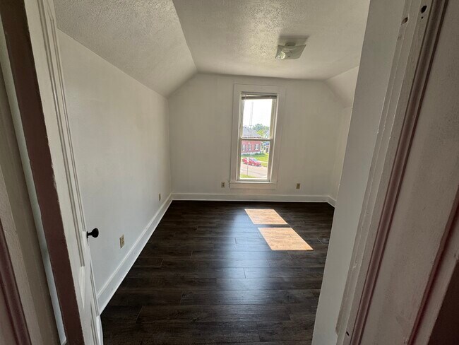 Building Photo - 204 N Fort Wayne Ave