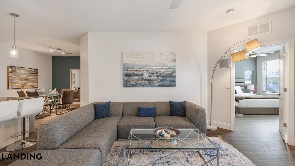 Building Photo - 4950 W Prescott St