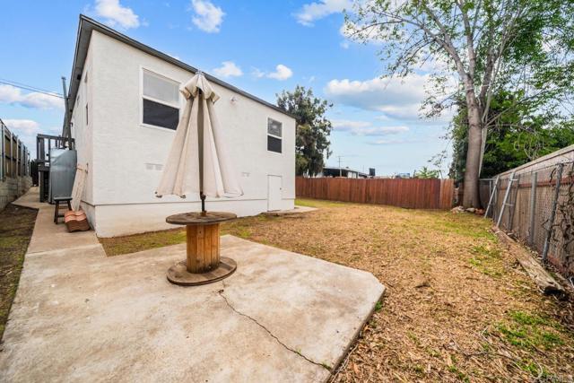 Building Photo - 1916 Skyline Dr