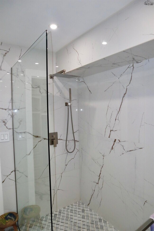 Building Photo - 19 Pilot Point Dr