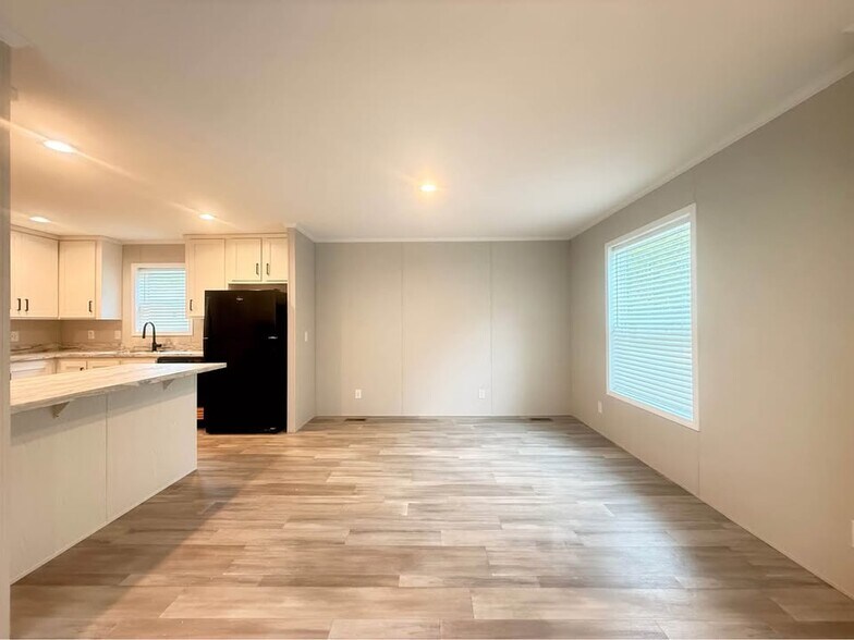 Building Photo - 29805 Jamestown Dr