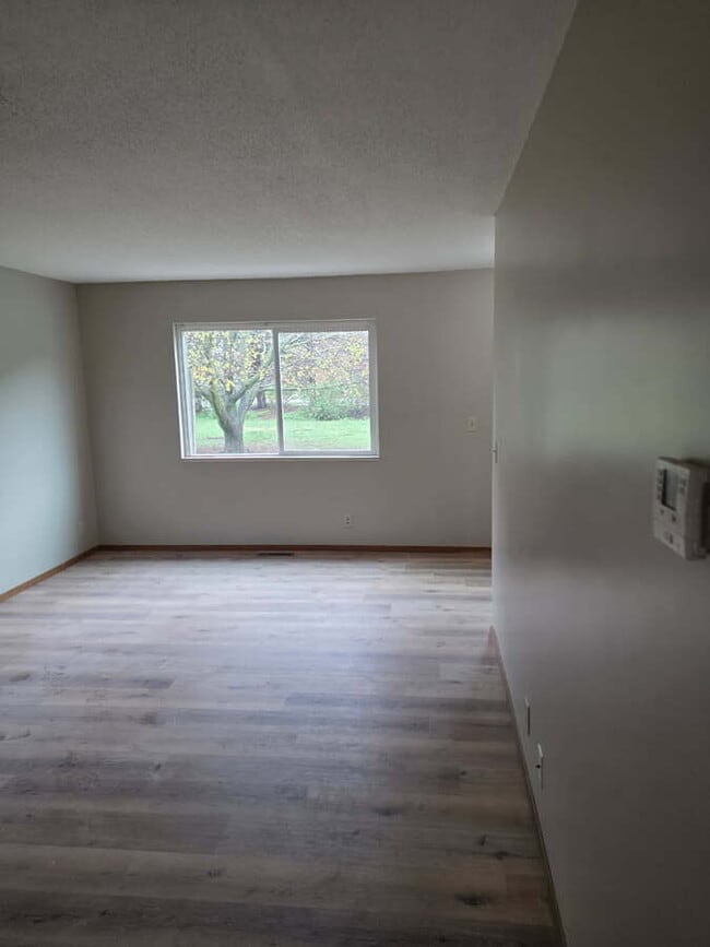 Building Photo - 518 Century Ln