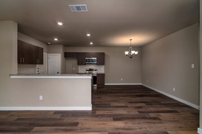 Building Photo - GORGEOUS 3 BEDROOM DUPLEX LOCATED IN MIDLOTHIAN ISD!