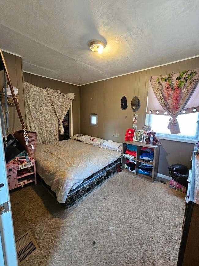 Building Photo - 454 S Des Plaines St