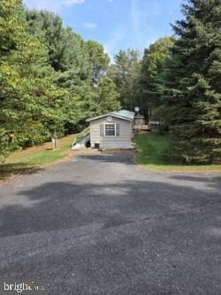 Building Photo - 10 White Pine Ln