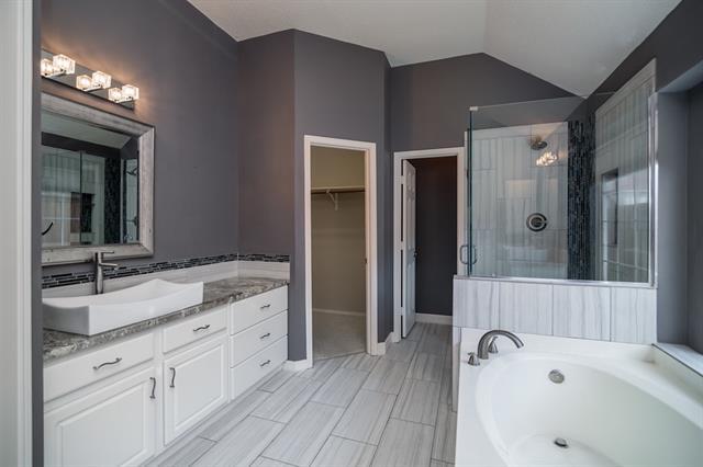 Building Photo - 806 Amber Ct