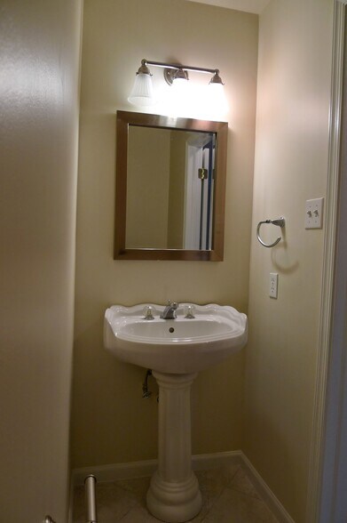 Powder Room - 555 Coventry Lane