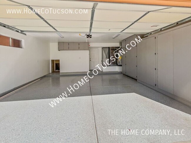 Building Photo - 9937 N Woodstone Trail