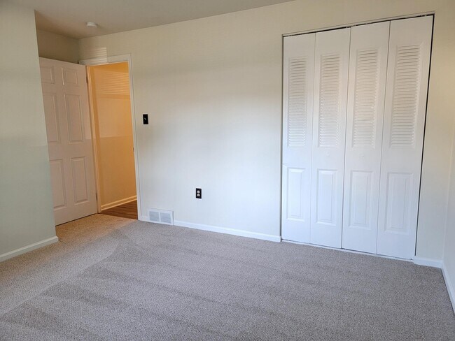 Building Photo - 2209 Harmony Hill Dr