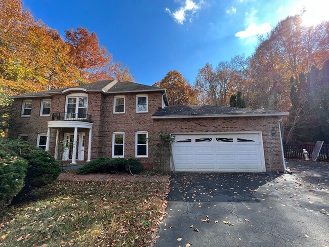 Building Photo - ***Coming Soon*** Spectacular 3 Bed 3.5 Bath Brick Home in Scenic Riverview Estates