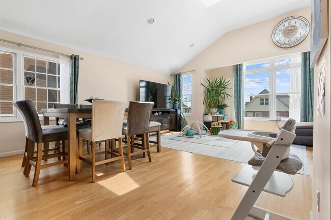 Building Photo - 318 77th St