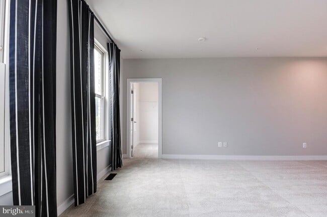 Building Photo - 24276 Thurso Sq