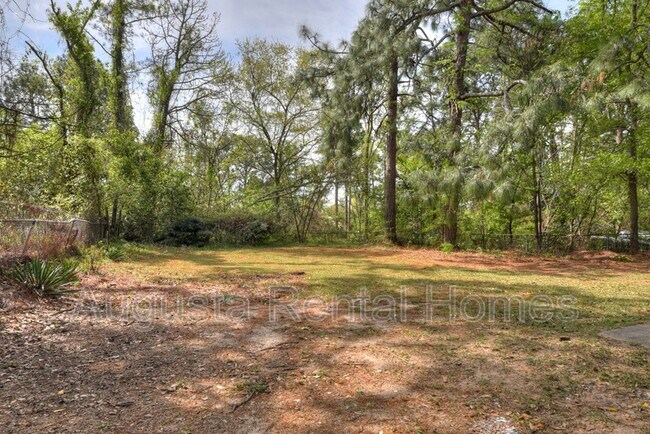 Building Photo - 3416 Kensington Dr N