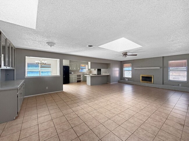 Building Photo - 801 W Cochiti Ave