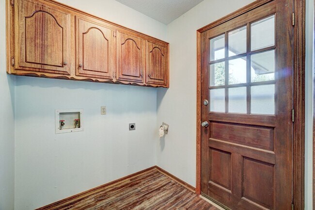 Building Photo - 3 Bed 2 Bath in Midwest City!