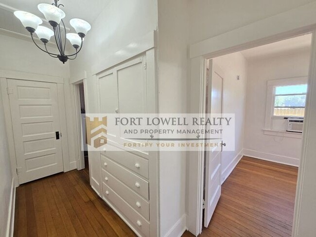 Building Photo - Charming 1 Bed / 1 Bath Near U of A & 4th Avenue