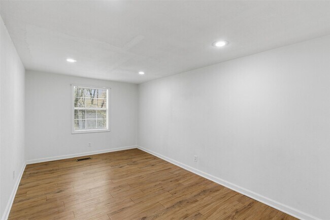 Building Photo - 105 Lazy Ike Ln