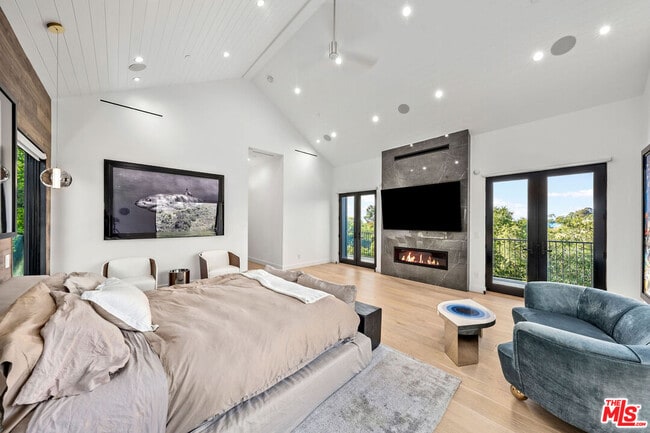 Building Photo - 3140 Coldwater Canyon Ave