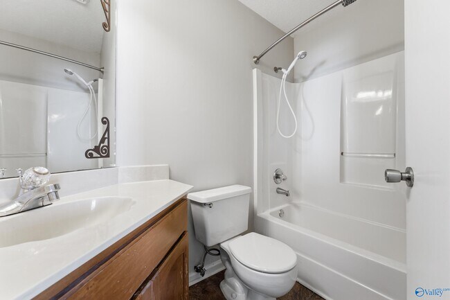 Building Photo - 2504 Reabok Cir SW