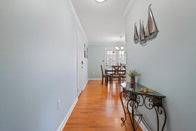 Building Photo - 2421 Beachview Dr