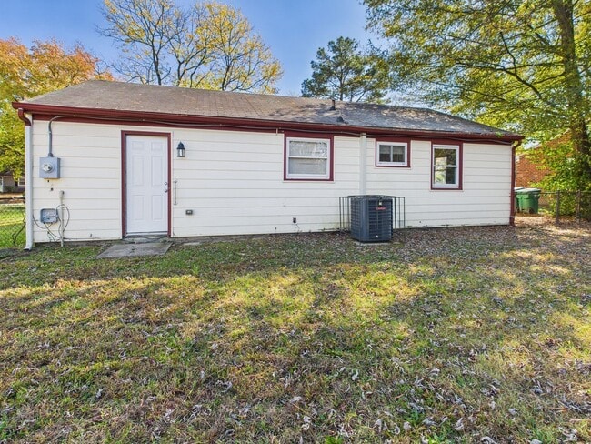 Building Photo - 2102 Brockway Ln