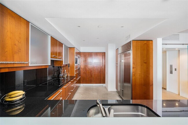 Building Photo - 1331 Brickell Bay Dr