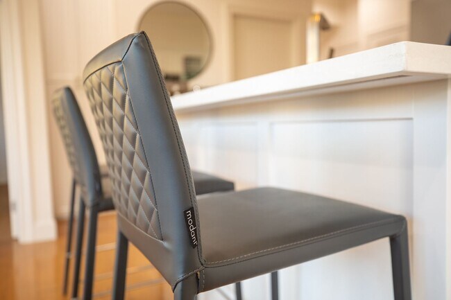 Building Photo - Stunning Corner Condo with City Views in the Heart of Gaslamp