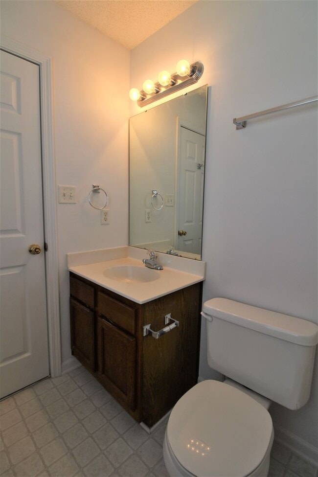 Building Photo - Charming 3-Bedroom Ranch Home in the Meriw...