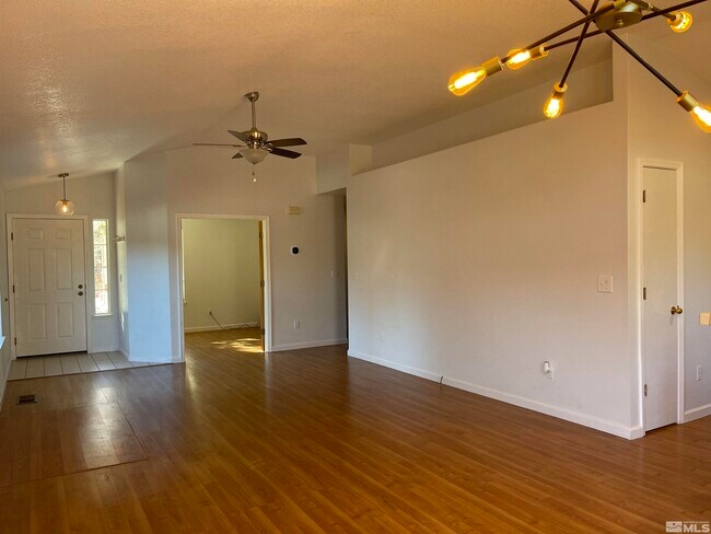 Building Photo - 4948 Bayridge Ln