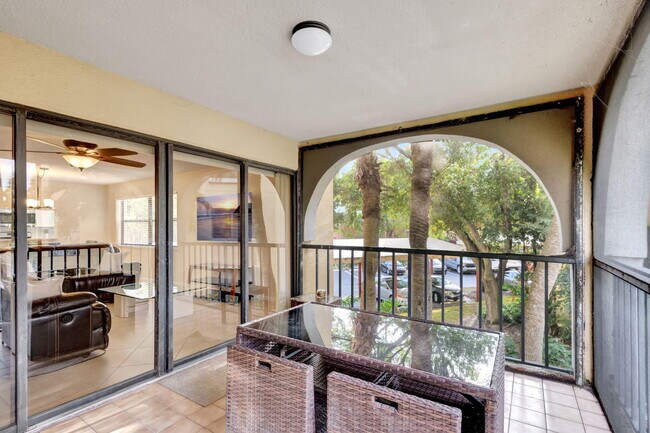 Building Photo - 600 Uno Lago Dr