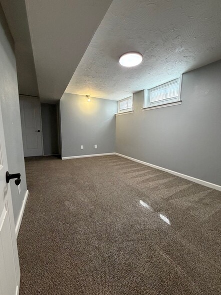 Building Photo - 644 N 9th Ave