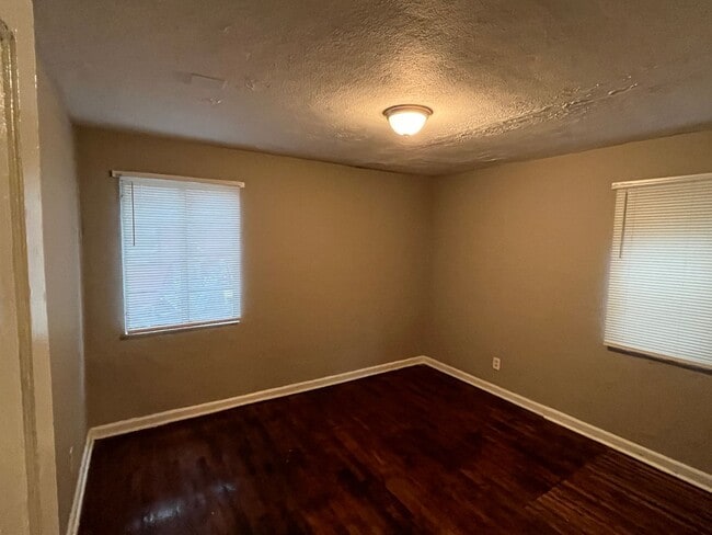 Building Photo - 922 Harbison Dr