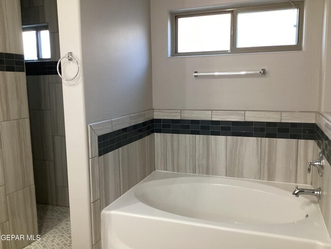 Building Photo - 1087 Brass Hl Ave