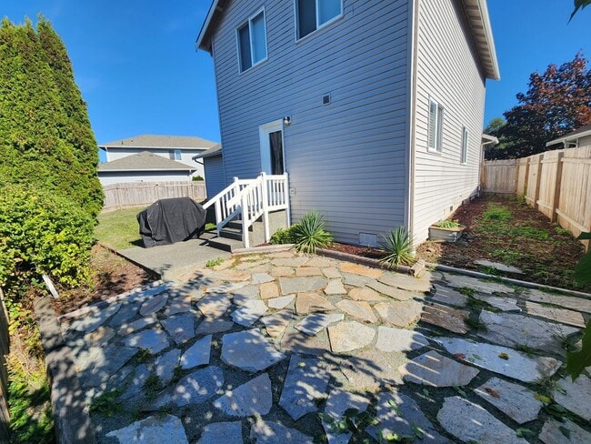 Building Photo - Available Mid January