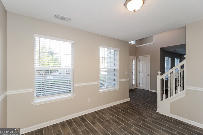 Building Photo - 6251 Village Trace