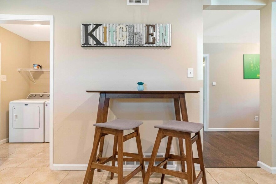 Building Photo - 1919 Puritan Dr