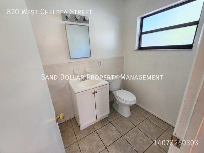 Building Photo - 820 W Chelsea St