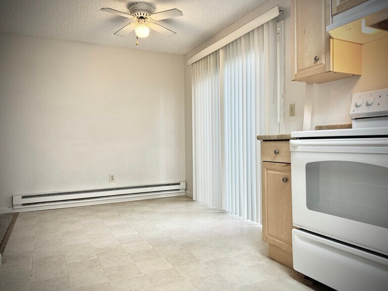 Building Photo - 9726 Ashworth Ave N