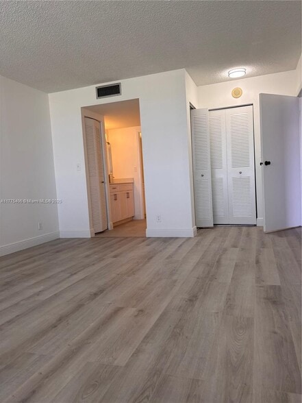 Building Photo - 600 Three Islands Blvd