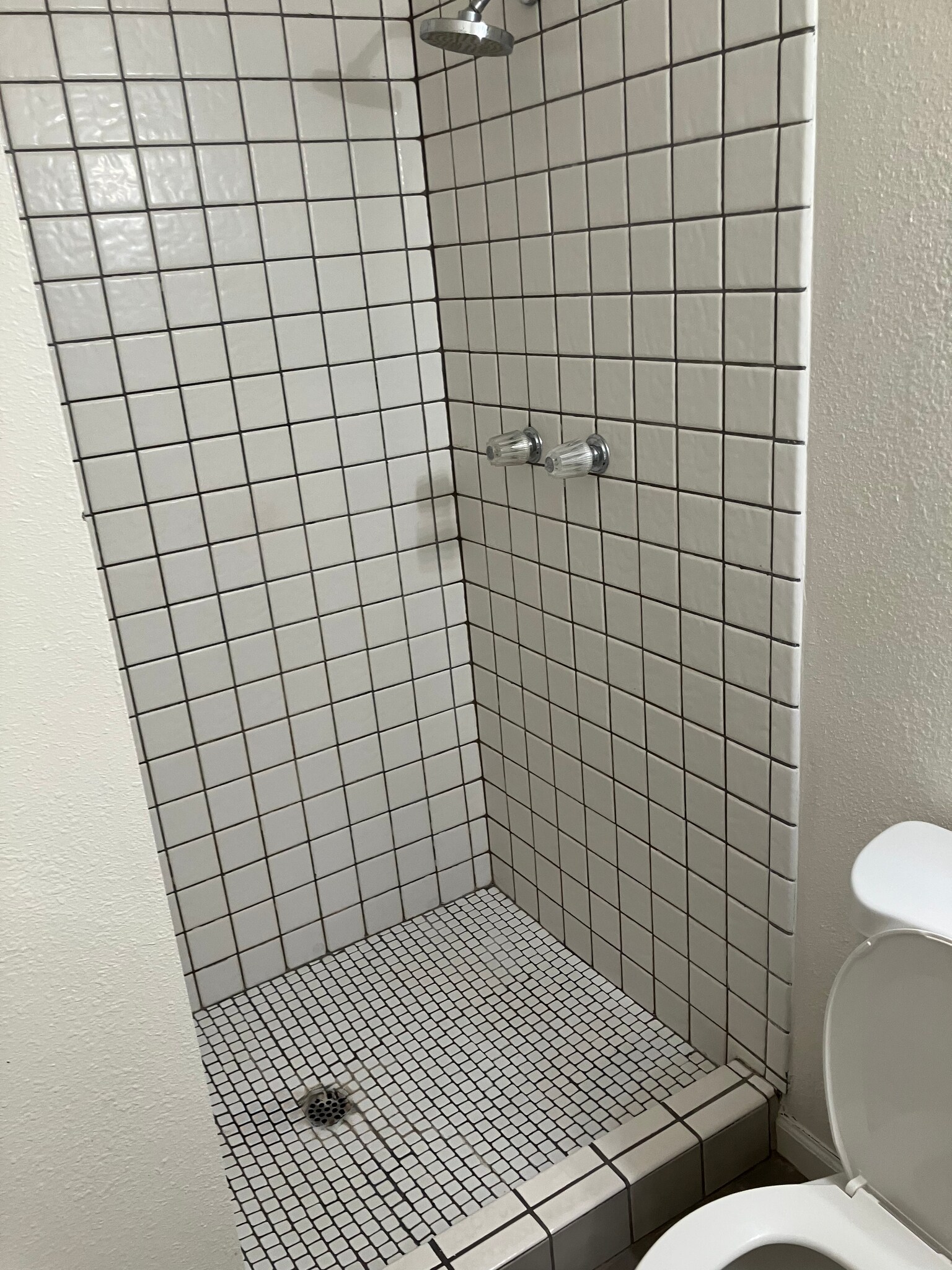 Master shower - 808 La Veta Dr NE