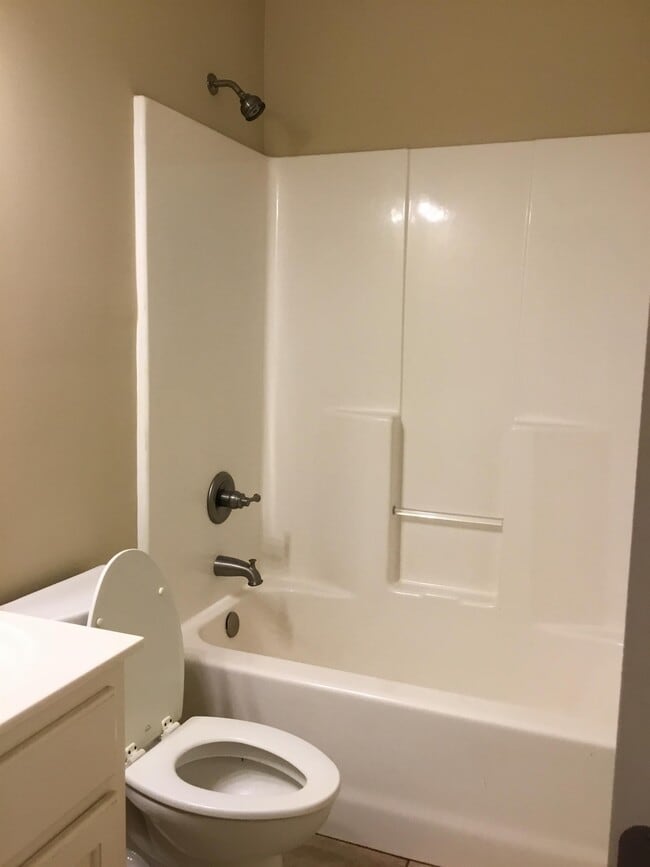 Building Photo - 19 Village Dr