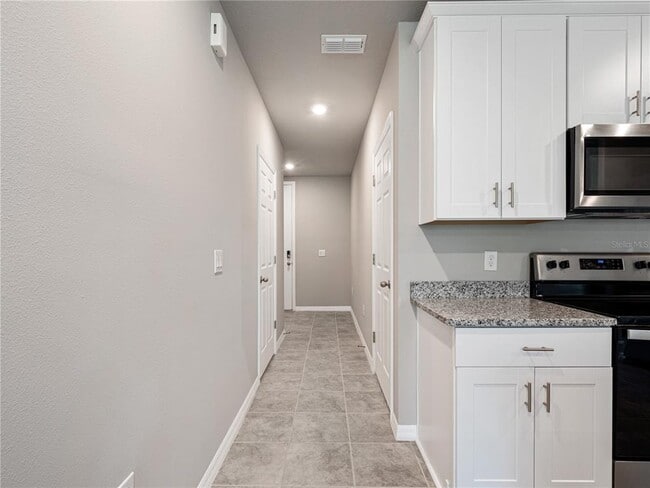 Building Photo - 658 Legacy Lp