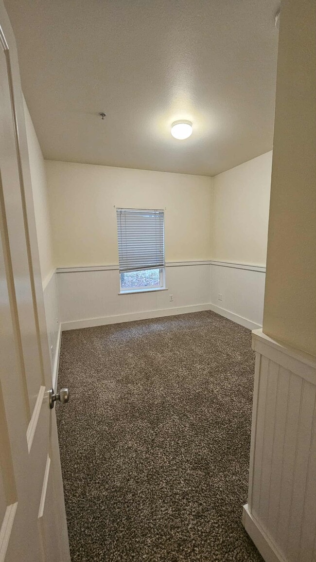 Building Photo - 2127 Hammond Ave