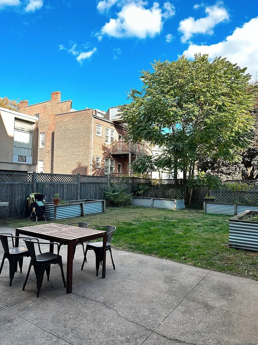 Building Photo - 99 Olive St