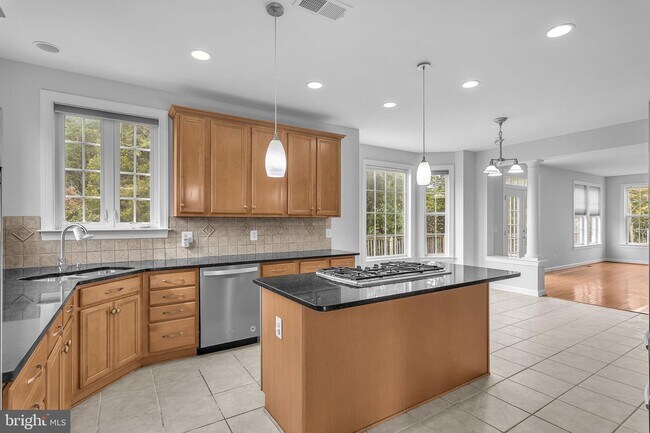 Building Photo - 22855 Oakgrove Rd