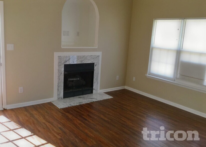 Building Photo - 6648 Hampton Way Dr